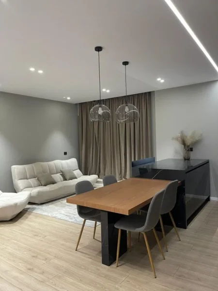 Tirane, jepet me qera apartament 2+1+Ballkon Kati 15, 160 m² 2.000 € (Fatmir Haxhiu)