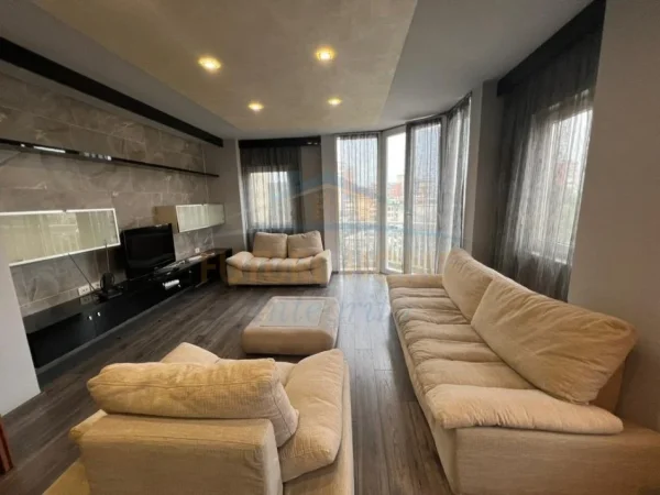 Tirane, jepet me qera apartament 2+1+Ballkon Kati 6, 103 m² 1.100 € (Rruga e Elbasanit, Tiranë.)