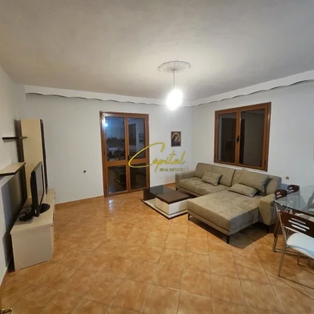 Tirane, jepet me qera apartament 2+1 Kati 1, 100 m² 500 € (KODRA E DIELLIT)