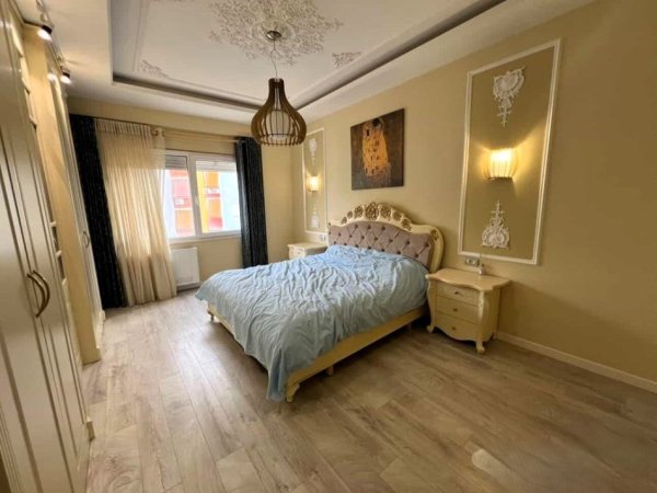 Tirane, shitet apartament 3+1 Kati 3, 155 m² 400.000 € (liqeni i thate)