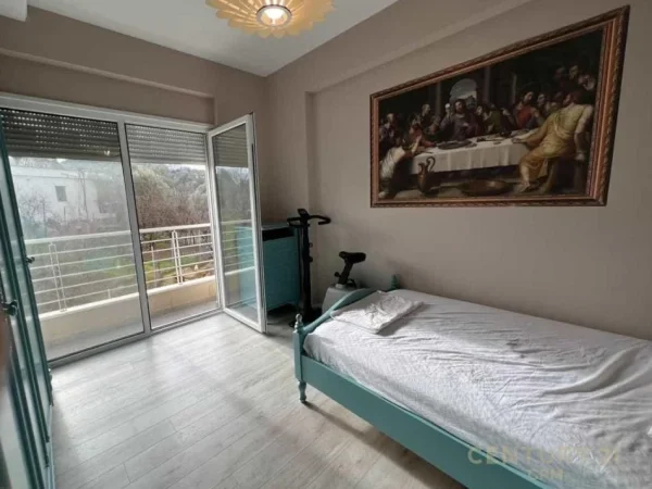 Tirane, shitet apartament 3+1 Kati 3, 155 m² 400.000 € (liqeni i thate)