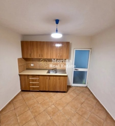 Tirane, jepet me qera apartament 1+1 Kati 1, 75 m² 300 € (Shkolla e Bashkuar)