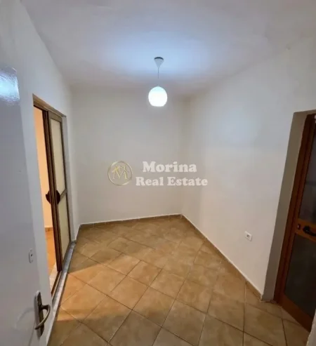 Tirane, jepet me qera apartament 1+1 Kati 1, 75 m² 300 € (Shkolla e Bashkuar)