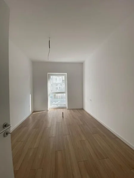 Tirane, jepet me qera ambjent biznesi Kati 2, 72 m² 750 € (KOMUNA PARISIT , KIKA2)