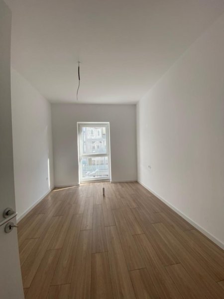 Tirane, jepet me qera ambjent biznesi Kati 2, 72 m² 750 € (KOMUNA PARISIT , KIKA2)