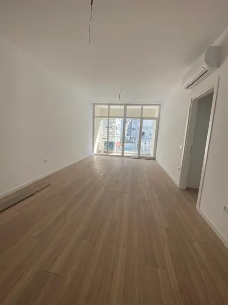 Tirane, jepet me qera ambjent biznesi Kati 2, 72 m² 750 € (KOMUNA PARISIT , KIKA2)