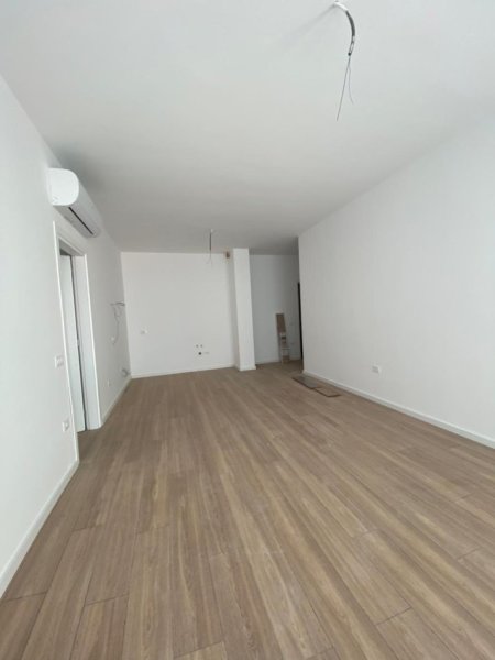 Tirane, jepet me qera ambjent biznesi Kati 2, 72 m² 750 € (KOMUNA PARISIT , KIKA2)