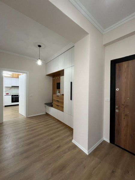 Tirane, jepet me qera apartament 2+1+Ballkon Kati 5, 93 m² 650 € 
