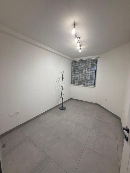 Tirane, jepet me qera apartament 2+1+Ballkon Kati 3, 85 m² 600 € (Myslym Shyri)
