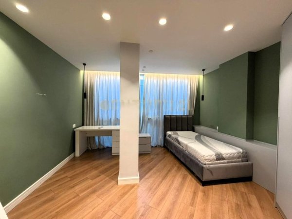 Tirane, jepet me qera apartament 3+1 Kati 3, 126 m² 1.200 € (Kodra e diellit)