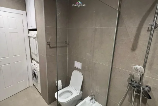 Tirane, jepet me qera apartament 1+1+Ballkon Kati 11, 60 m² 800 € (Square 21)