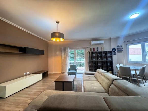Tirane, jepet me qera apartament 2+1 Kati 2, 116 m² 850 € (LIQENI THATE)