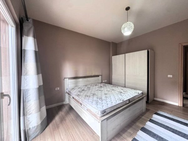 Tirane, jepet me qera apartament 2+1 Kati 2, 116 m² 850 € (LIQENI THATE)