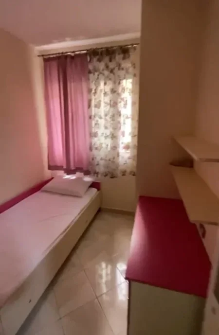 Tirane, jepet me qera apartament 2+1+Ballkon Kati 3, 55 m² 550 € (Bulevardi Zogu i 1)