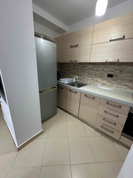 Tirane, jepet me qera apartament 2+1 Kati 2, 90 m² 600 € (Rruga Ali Baushi)