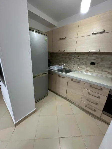 Tirane, jepet me qera apartament 2+1 Kati 2, 90 m² 600 € (Rruga Ali Baushi)