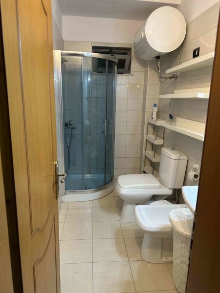 Tirane, jepet me qera apartament 2+1 Kati 2, 90 m² 600 € (Rruga Ali Baushi)