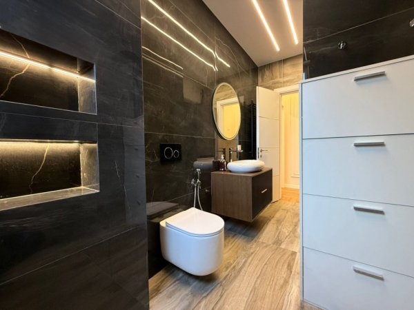 Tirane, jepet me qera apartament 2+1 Kati 5, 100 m² 1.100 € (Pazari i Ri)