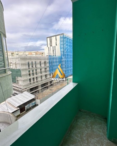 Tirane, jepet me qera apartament 3+1 Kati 3, 120 m² 600 € 