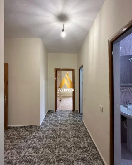 Tirane, jepet me qera apartament 3+1 Kati 3, 120 m² 600 € 