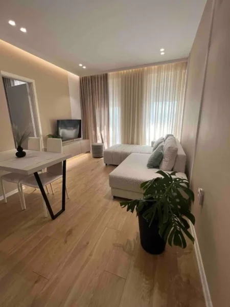 Tirane, jepet me qera apartament 1+1 Kati 8, 60 m² 600 € (Rruga Siri Kodra)