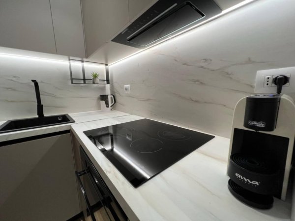 Tirane, jepet me qera apartament 1+1 Kati 8, 60 m² 600 € (Rruga Siri Kodra)