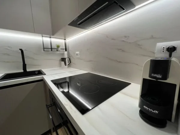 Tirane, jepet me qera apartament 1+1 Kati 8, 60 m² 600 € (Rruga Siri Kodra)