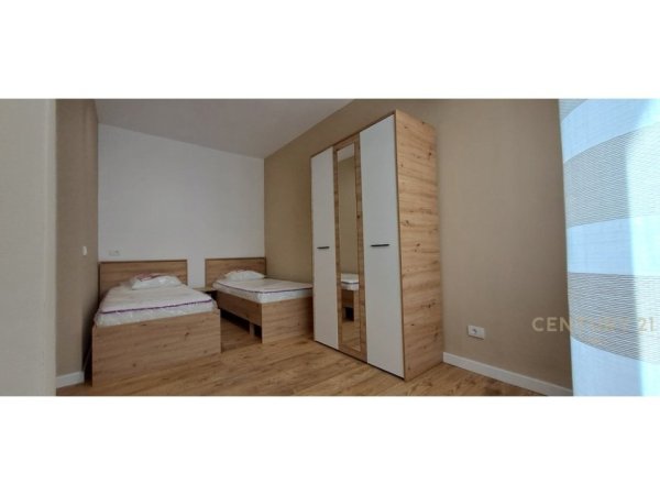 Tirane, jepet me qera apartament 2+1 Kati 4, 93 m² (Brryli)