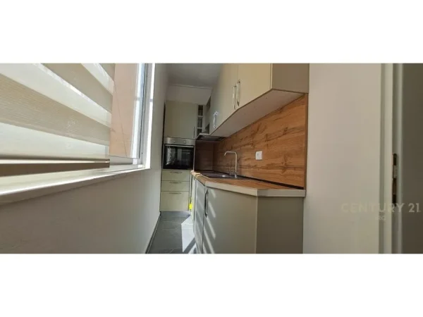 Tirane, jepet me qera apartament 2+1 Kati 4, 93 m² (Brryli)