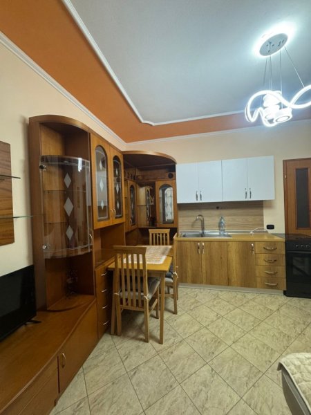 Tirane, jepet me qera garsoniere Kati 6, 35 m² 28.000 leke