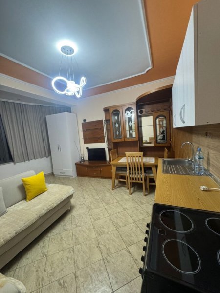 Tirane, jepet me qera garsoniere Kati 6, 35 m² 28.000 leke