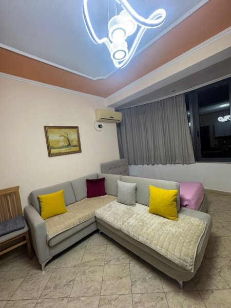 Tirane, jepet me qera garsoniere Kati 6, 35 m² 28.000 leke