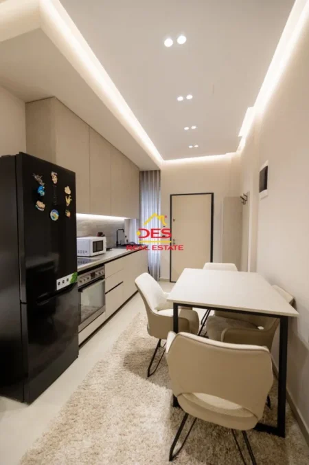 Vlore, shitet apartament 1+1 Kati 1, 110 m² 215.000 € (Rruga Gjergj Kastrioti)