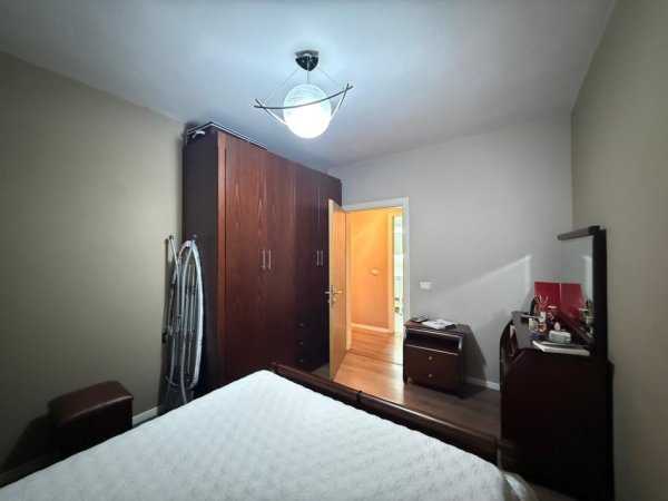 Tirane, shitet apartament 2+1+Ballkon Kati 8, 80 m² 168.000 € (Ish fusha e aviacionit)