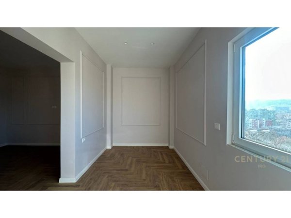 Tirane, shitet apartament duplex 2+1+Ballkon Kati 13, 215 m² (Shallvare)