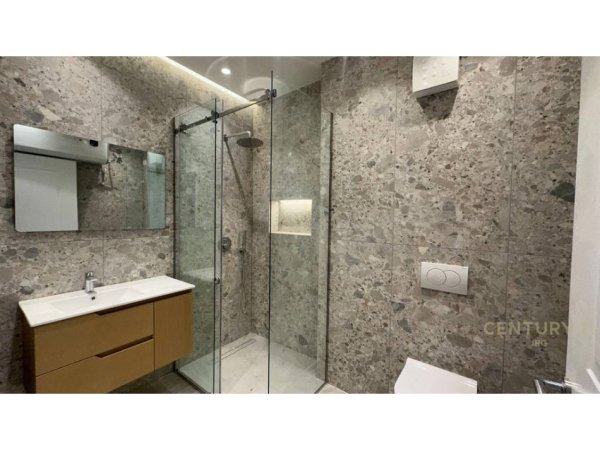 Tirane, shitet apartament duplex 2+1+Ballkon Kati 13, 215 m² (Shallvare)