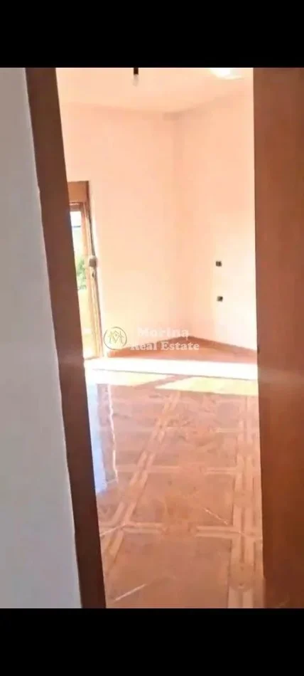 Tirane, jepet me qera apartament 2+1 Kati 2, 214 m² 300 € (Kamez)