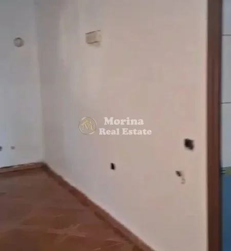 Tirane, jepet me qera apartament 2+1 Kati 2, 214 m² 300 € (Kamez)