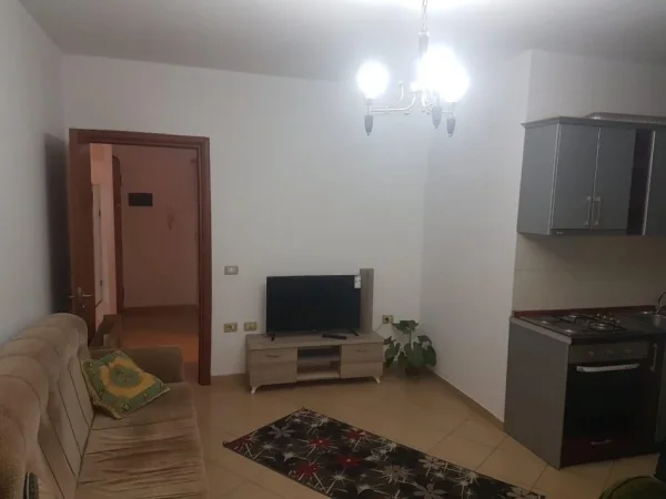 Tirane, jepet me qera apartament 1+1 Kati 6, 65 m² 400 € (Pallatet Cabej Misto Mame)