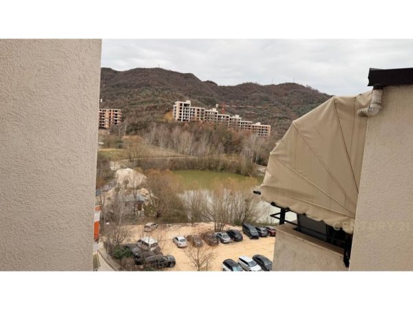 Tirane, jepet me qera apartament 2+1 Kati 5, 106 m² 800 € (Liqeni i Thate)