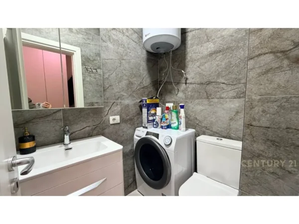 Tirane, jepet me qera apartament 2+1 Kati 5, 106 m² 800 € (Liqeni i Thate)