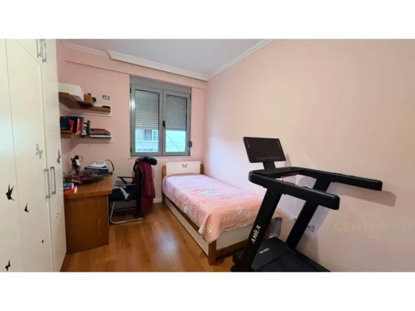 Tirane, jepet me qera apartament 2+1 Kati 5, 106 m² 800 € (Liqeni i Thate)