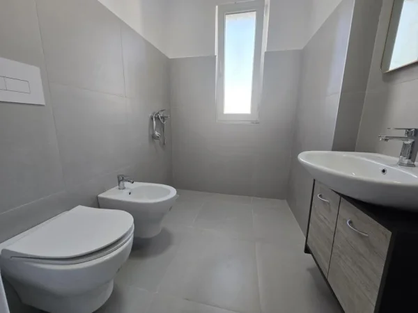 Tirane, shitet apartament 2+1+Ballkon Kati 7, 130 m² 250.000 € (River Residence)