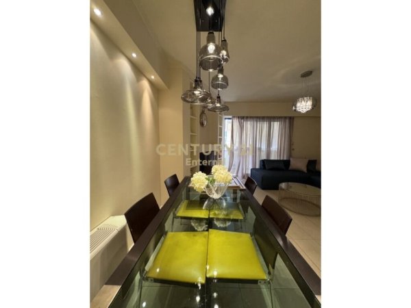 Tirane, jepet me qera apartament 3+1 Kati 6, 136 m² 1.500 € (Rruga e Kosovarve)