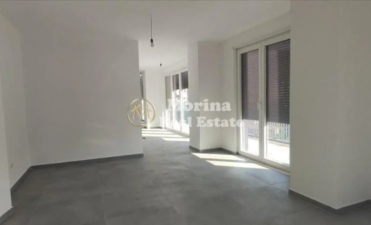 Tirane, jepet me qera ambjent biznesi Kati 5, 220 m² 2.500 € (Qender)