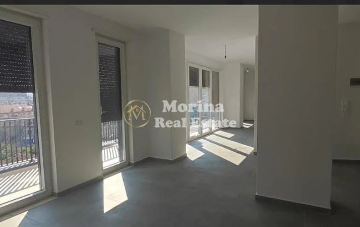 Tirane, jepet me qera ambjent biznesi Kati 5, 220 m² 2.500 € (Qender)