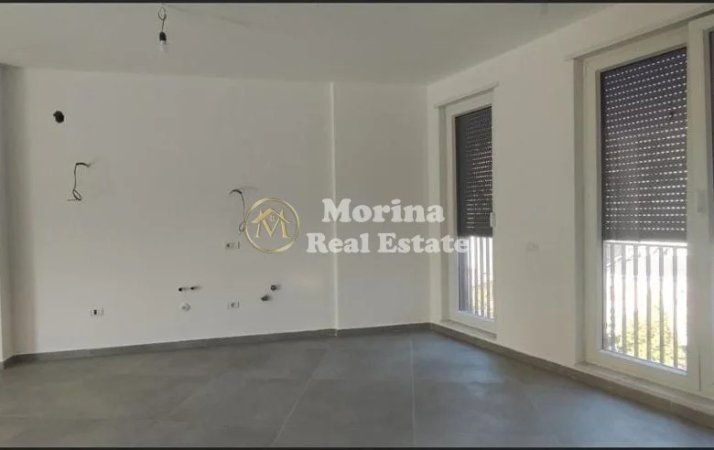 Tirane, jepet me qera ambjent biznesi Kati 5, 220 m² 2.500 € (Qender)