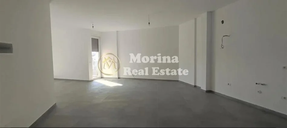 Tirane, jepet me qera ambjent biznesi Kati 5, 220 m² 2.500 € (Qender)