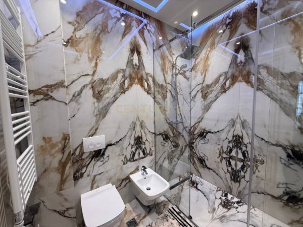 Tirane, jepet me qera apartament 3+1 Kati 7, 145 m² 1.600 € (Delijorgji)