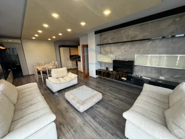 Tirane, jepet me qera apartament 2+1 Kati 6, 103 m² 1.100 € (Rruga e Elbasanit)